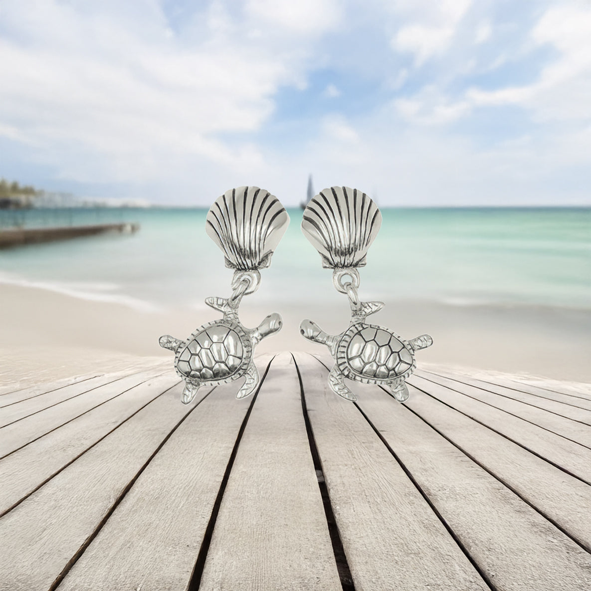 DiveSilver Dangling Sea Turtle Sterling Silver Post Earrings TER2238