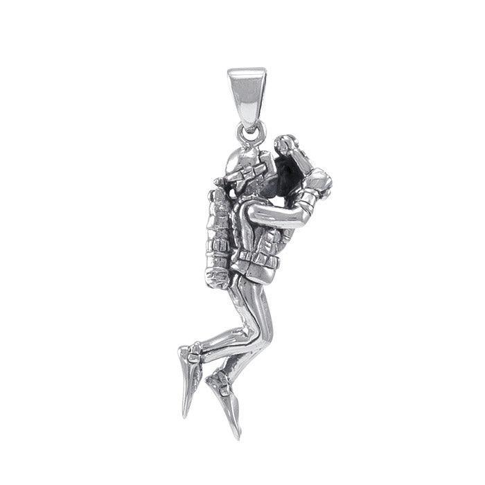 Behind the majestic photos under the sea ~ Sterling Silver Pendant TP2721-Genuine Garnet