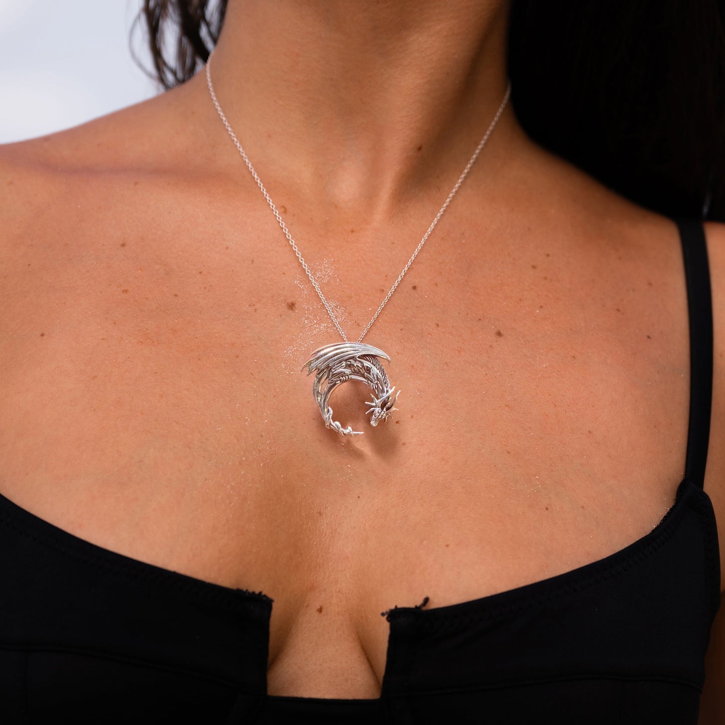 Lightweight The Mystical Dragon Guardian of the Moon Pendant TPD6536