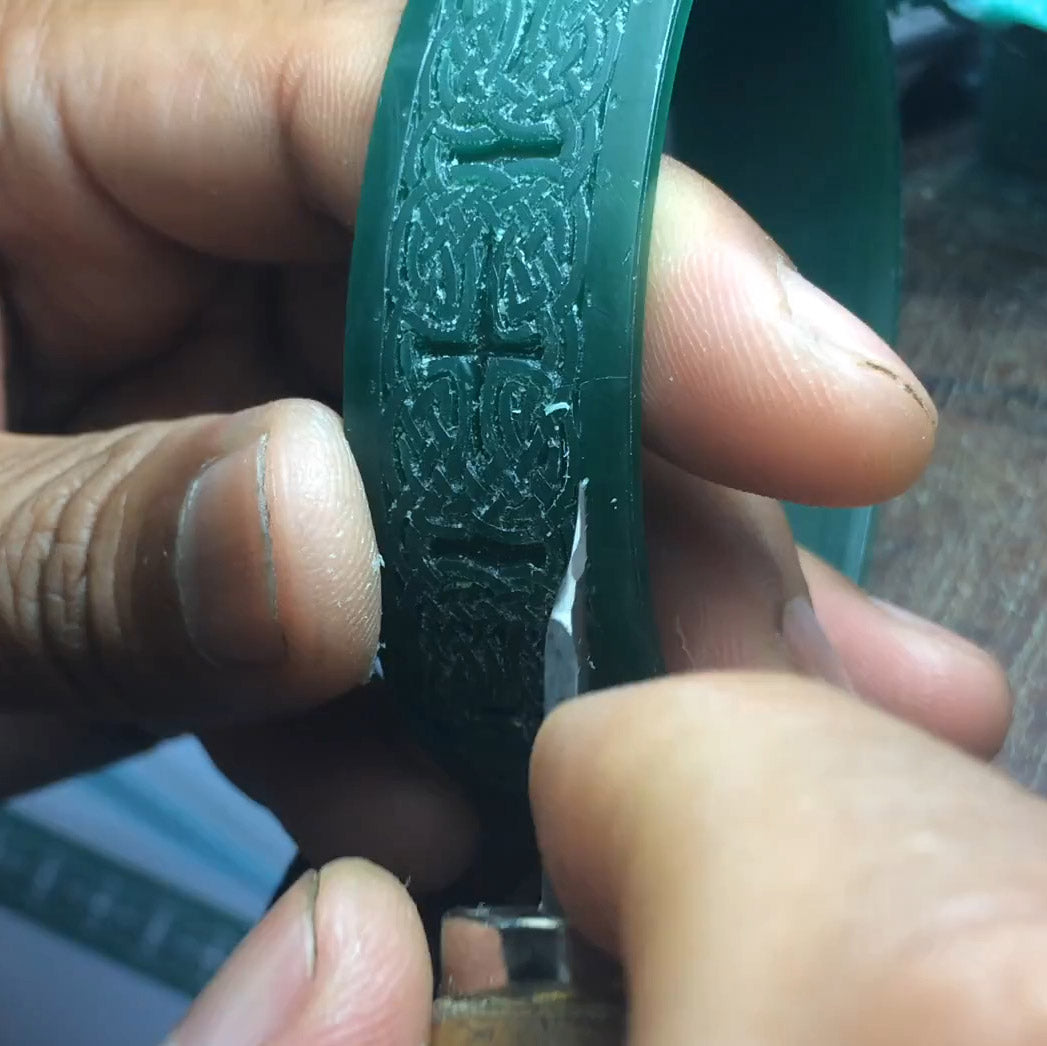 Large Silver Elegance Solid Celtic Knot Bangle with open lock TBA213