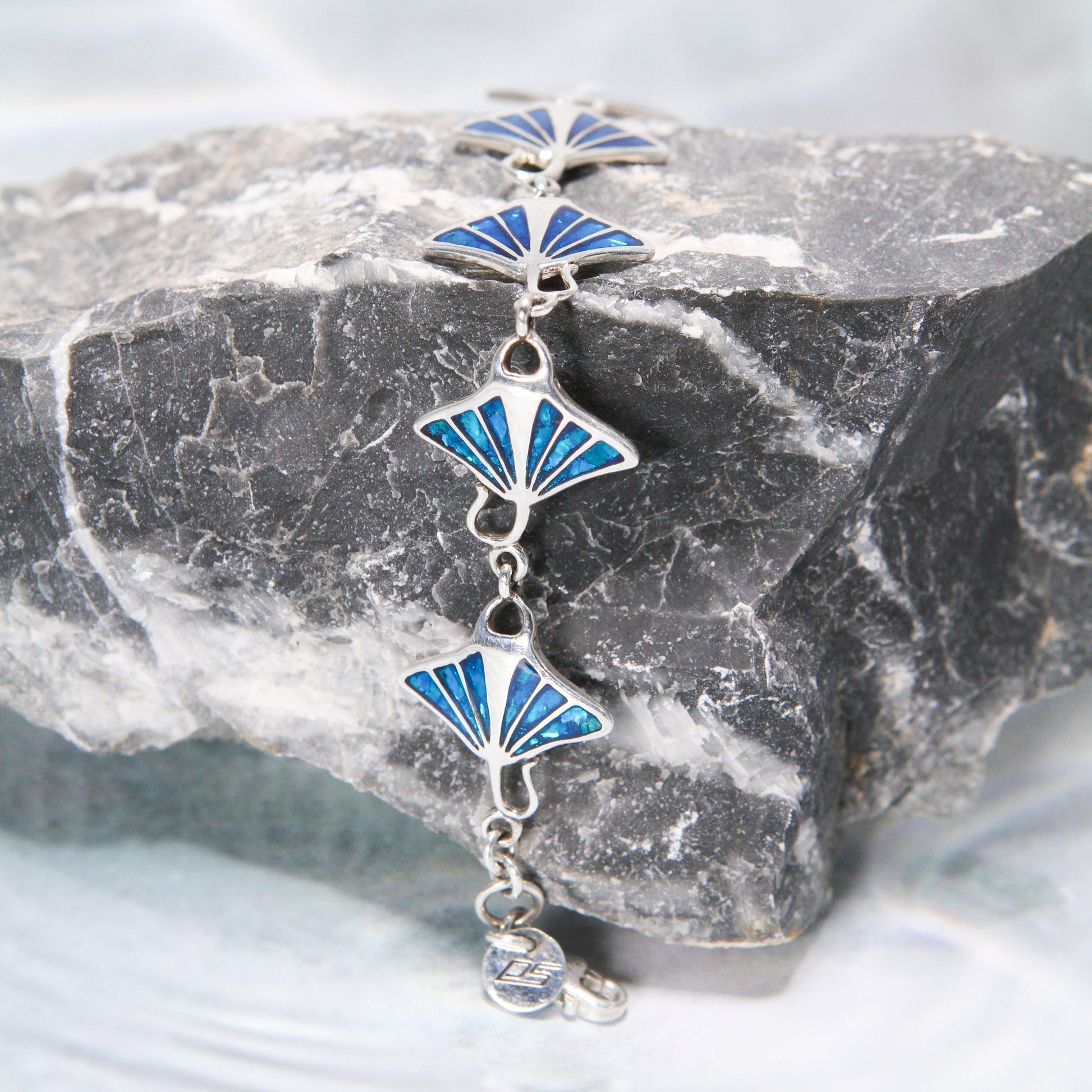 Manta Ray with Inlaid Silver Bracelet TBG545