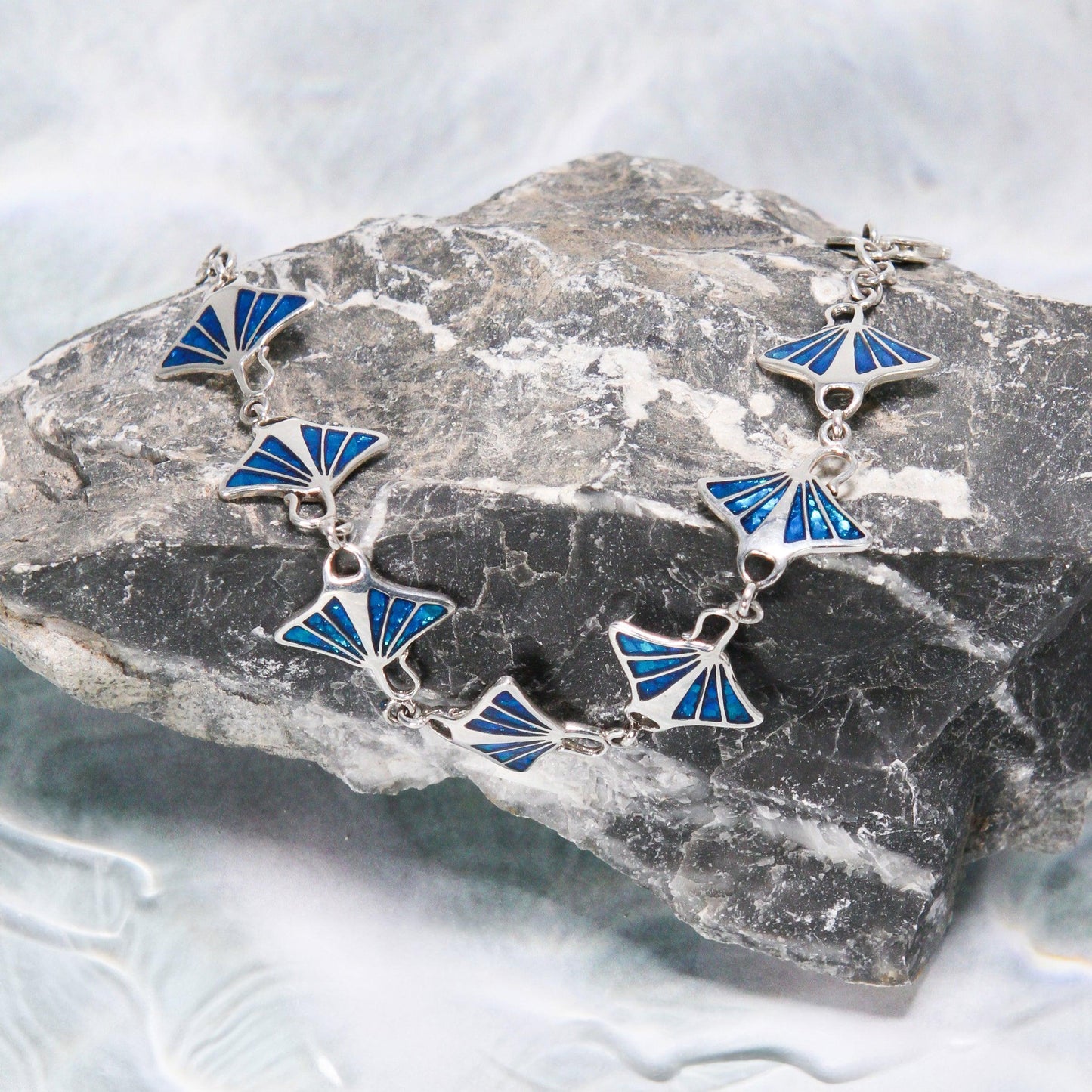 Manta Ray with Inlaid Silver Bracelet TBG545