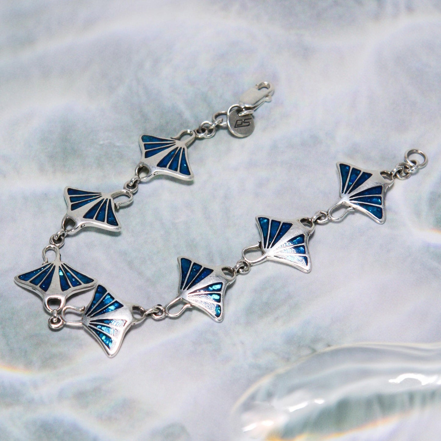 Manta Ray with Inlaid Silver Bracelet TBG545
