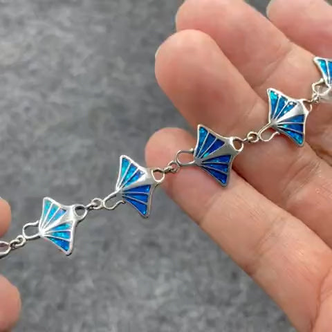 Manta Ray with Inlaid Silver Bracelet TBG545