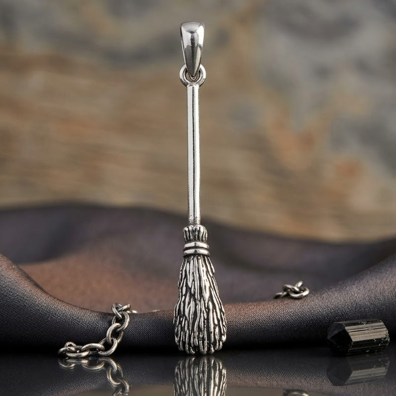A Classic Wiccan symbol Sterling Silver Broomstick Pendant TP1523*