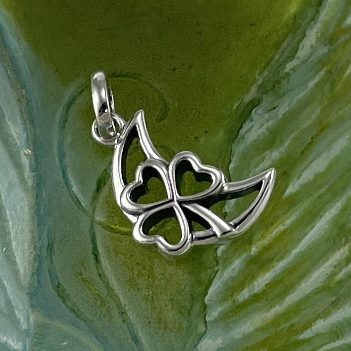 The Shamrock in Crescent Moon Silver Pendant TPD5268