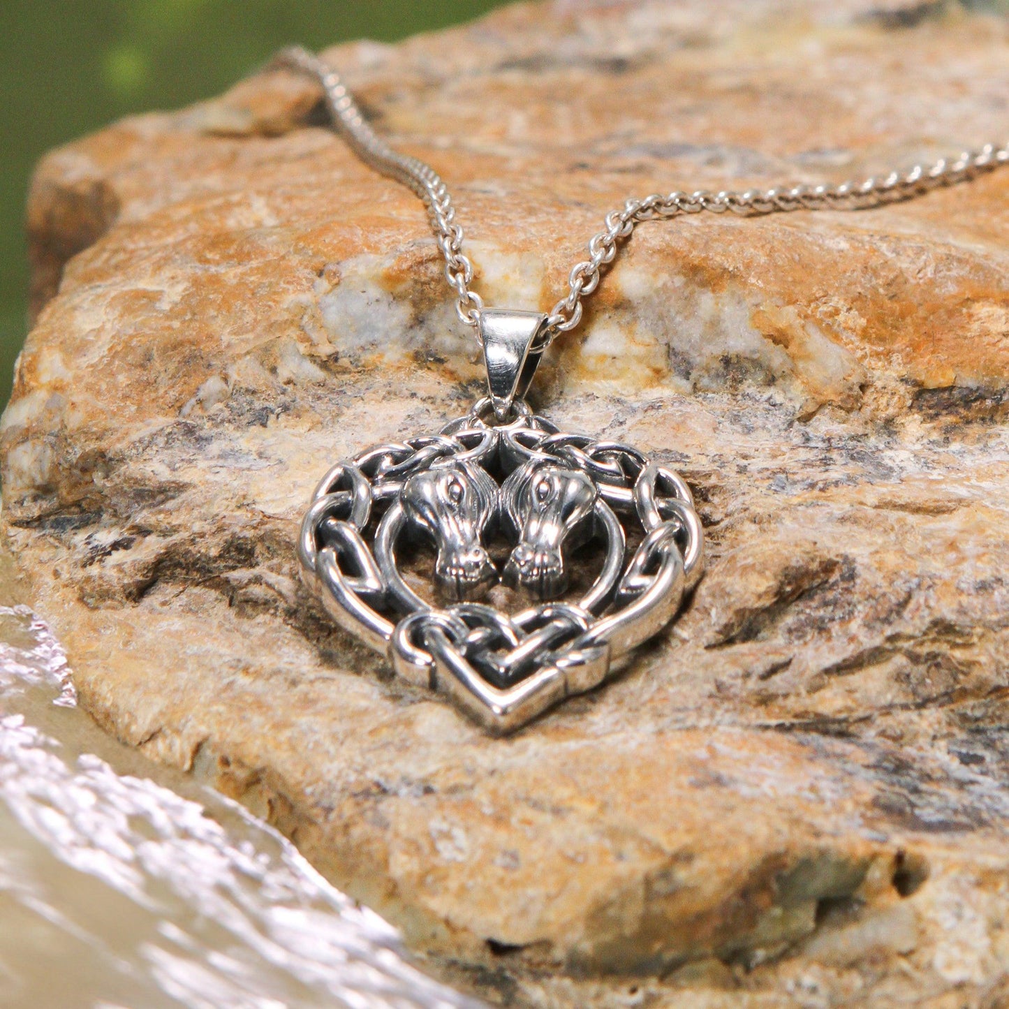 Double Horses in The Celtic Heart Silver Pendant TPD6027 - peterstone.dropshipping