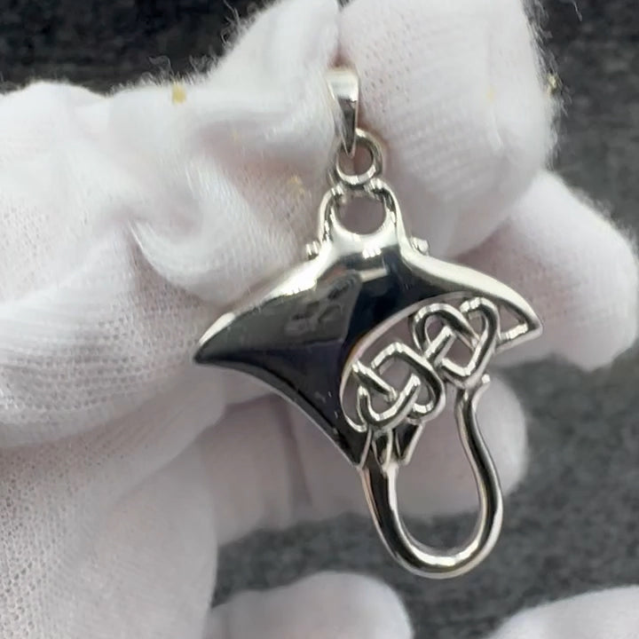 Manta Ray With Double Hearts Silver Pendant TPD6071