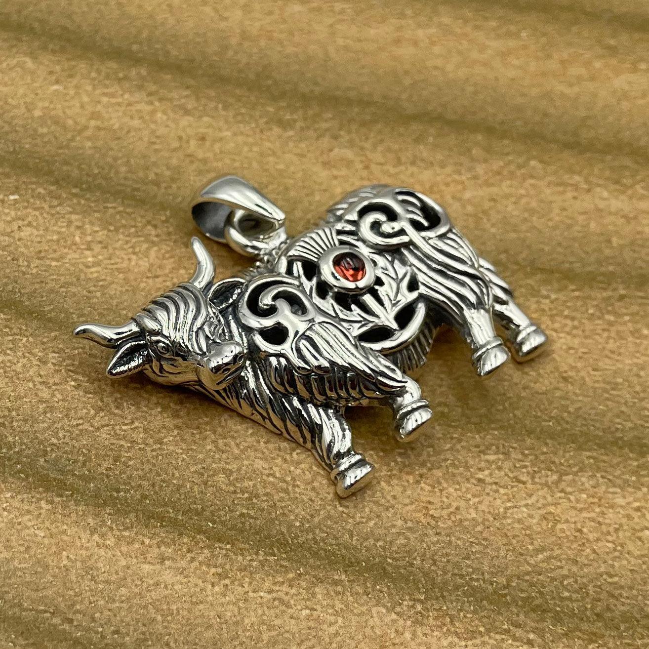 Highland Cow with Thistle and Gemstone Silver Pendant TPD6141 - Wholesale Jewelry