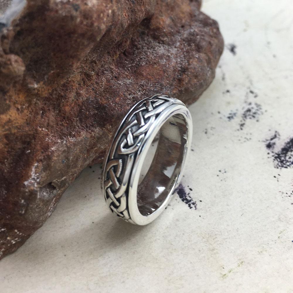 Mirror the Celtic lifetime tradition ~ Celtic Knotwork Sterling Silver Spinner Ring TR1757