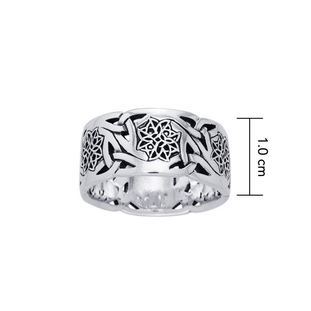 A star-like weave ~ Celtic Triquetra Star Sterling Silver Ring TRI874