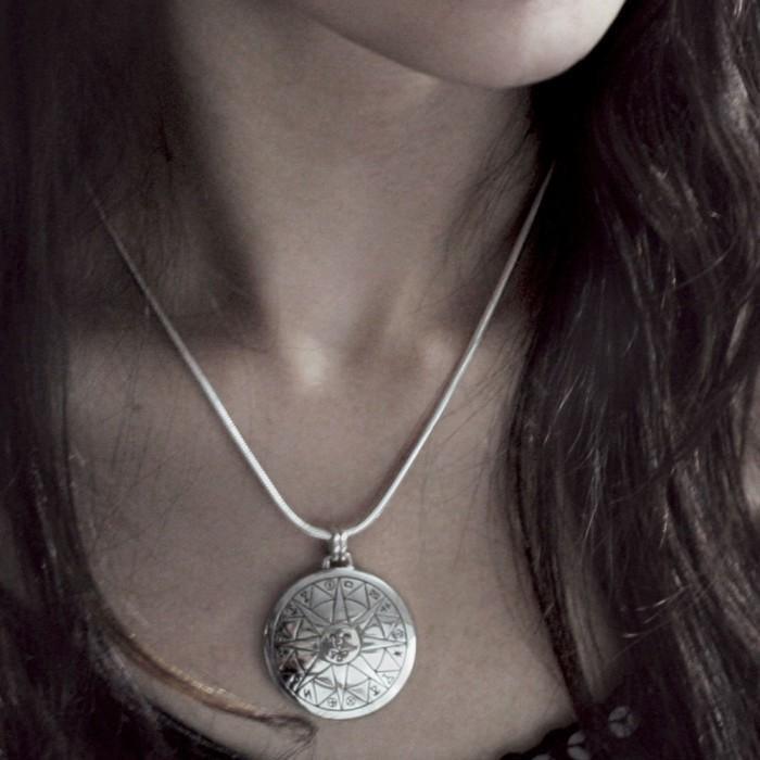 Safe Travels Solomon Seal Pendant TPD2861