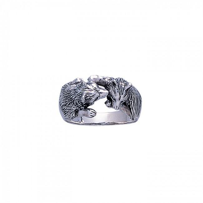 Wolf Kiss Silver Ring TR1403 Ring